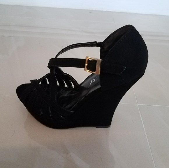 Shoes - Picture 3 of 4